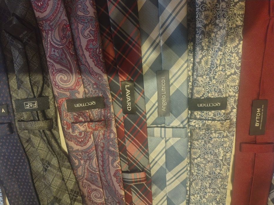 Zestaw krawatów i poszetek butonierek Vistula Bytom