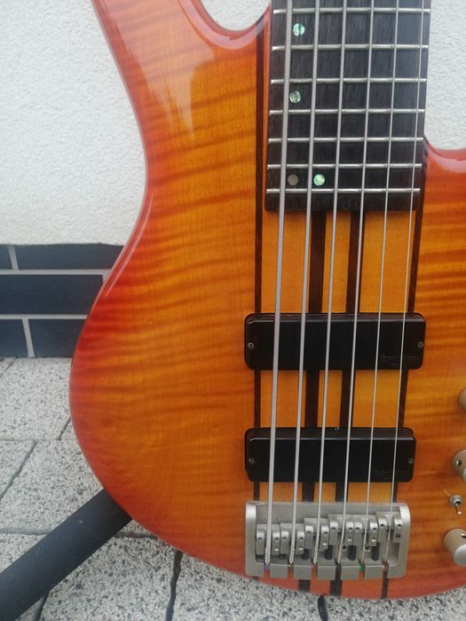 Cort A6. Gitara basowa sześciostrunowa.