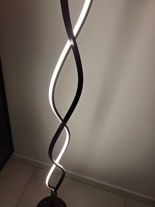 Lampa stojąca czarna led nowoczesna