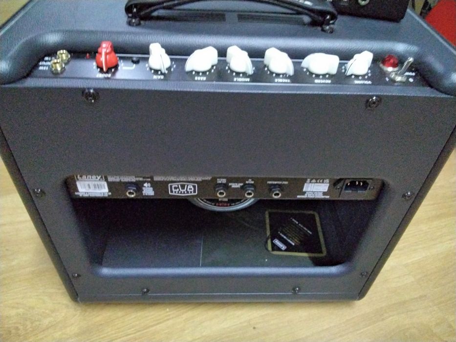 Laney sùpercub 12, 1 ou 15 watts, 4xvalvulado, Impecavel, novo! Embalagem original com livros, capa propria.