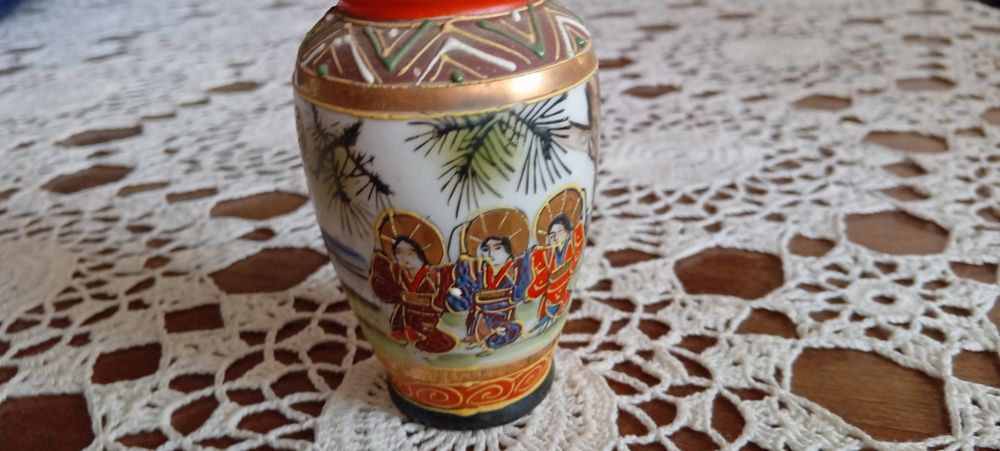 Vaso com desenhos chinêses