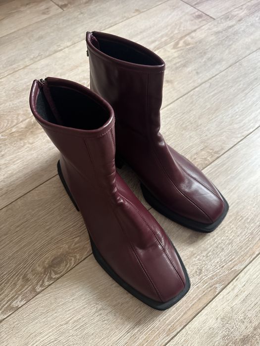Шкіряні чоботи ,нові