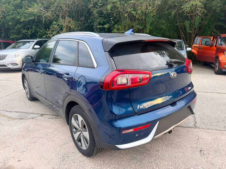 Kia Niro LX      2018