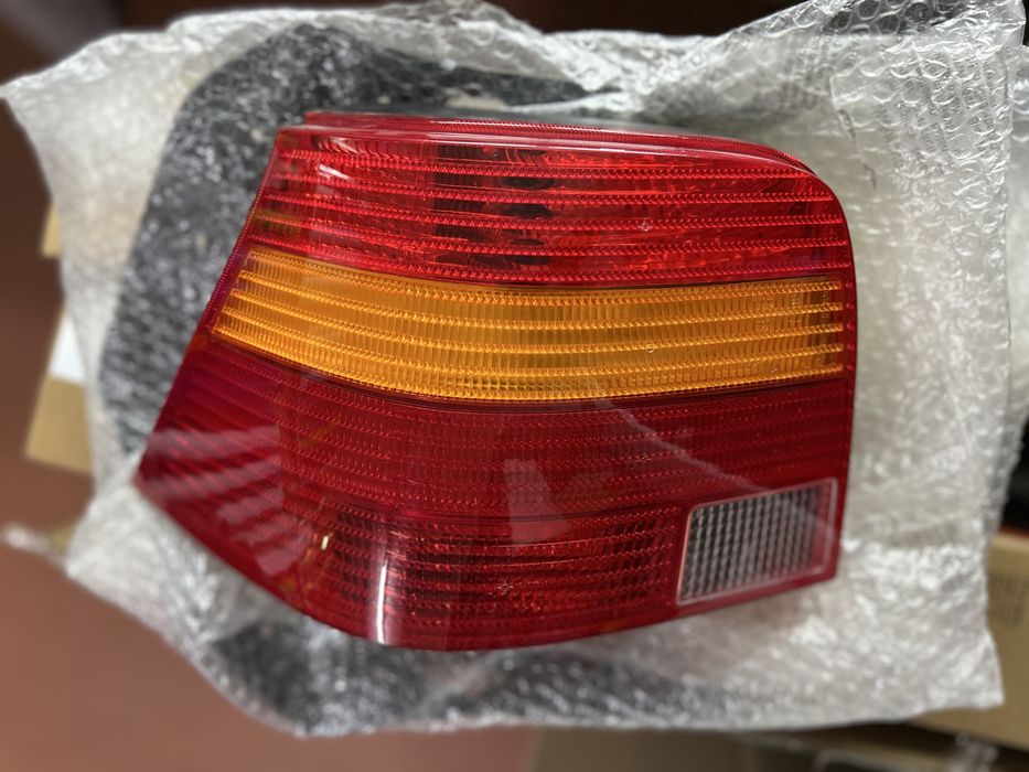 Farolim traseiro esquerdo VW Golf 4