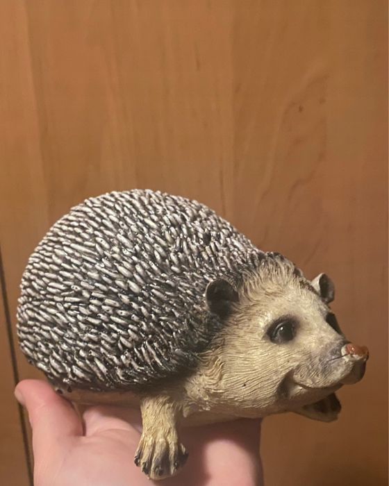 Figurka ogrodowa jeż ozdoba ogrodowa na taras na balkon