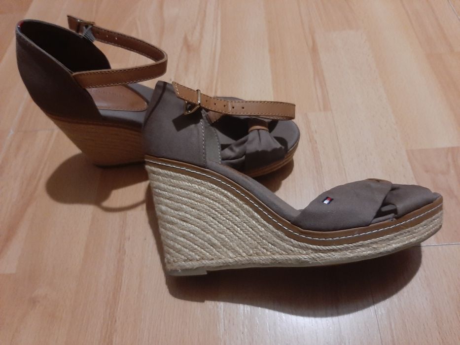 Sandały na koturnie Tommy Hilfiger 41