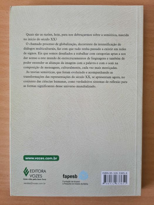 Livro "Introdução às Teorias Semióticas" de Licia Soares de Souza
