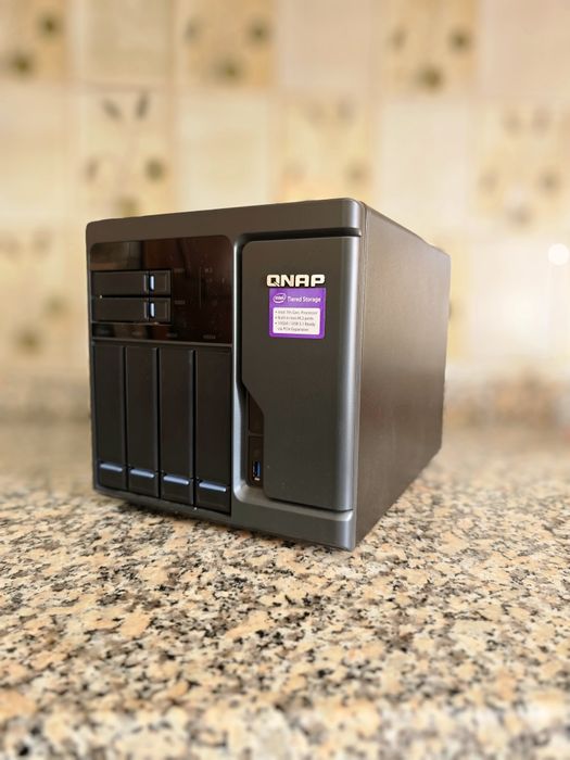 NAS QNAP TVS-682512893822646374402