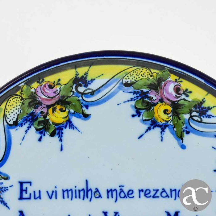 Grande Prato falante em faiança E.P.L. Alcobaça Lda, com poema