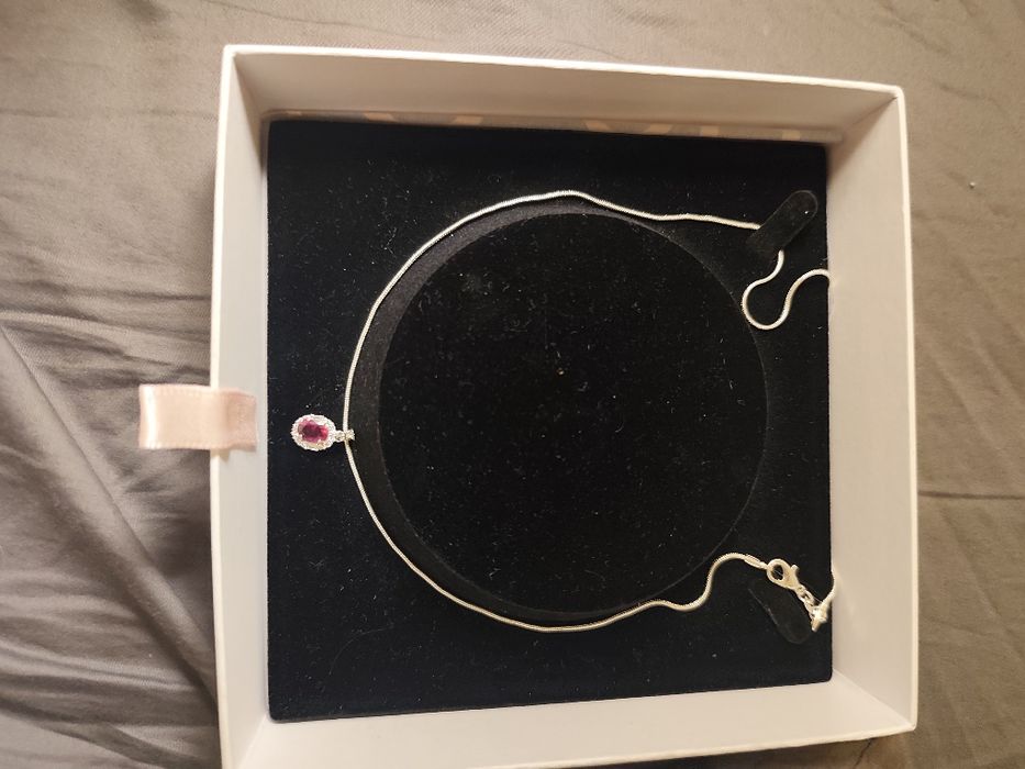 Colar de rubi - prata 925 banhada a platina