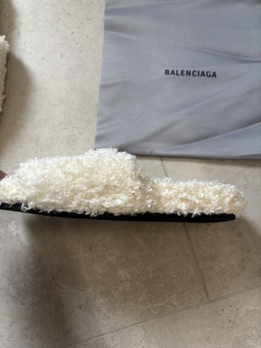 (42-44)Balenciaga fur slides kapcie klapki białe