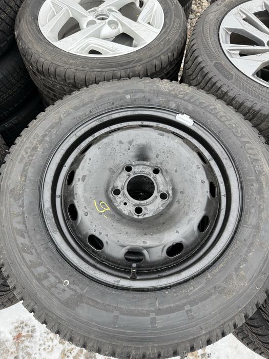 Komplet kół zimowych 5x114,3 Traffic Vivaro 205/65/16C Bridgestone