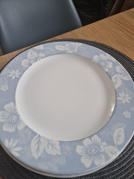 Prześliczne 3 duże talerze