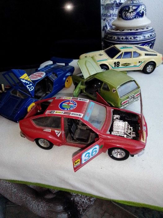 carrinhos  de brincar Burago  antigos (ferro)