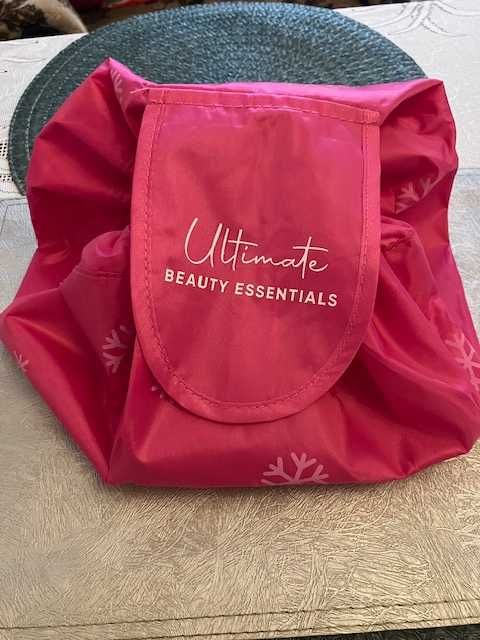 Kosmetyczka MAYANI Ultimate Beauty Essentials - Pink Winter Bag