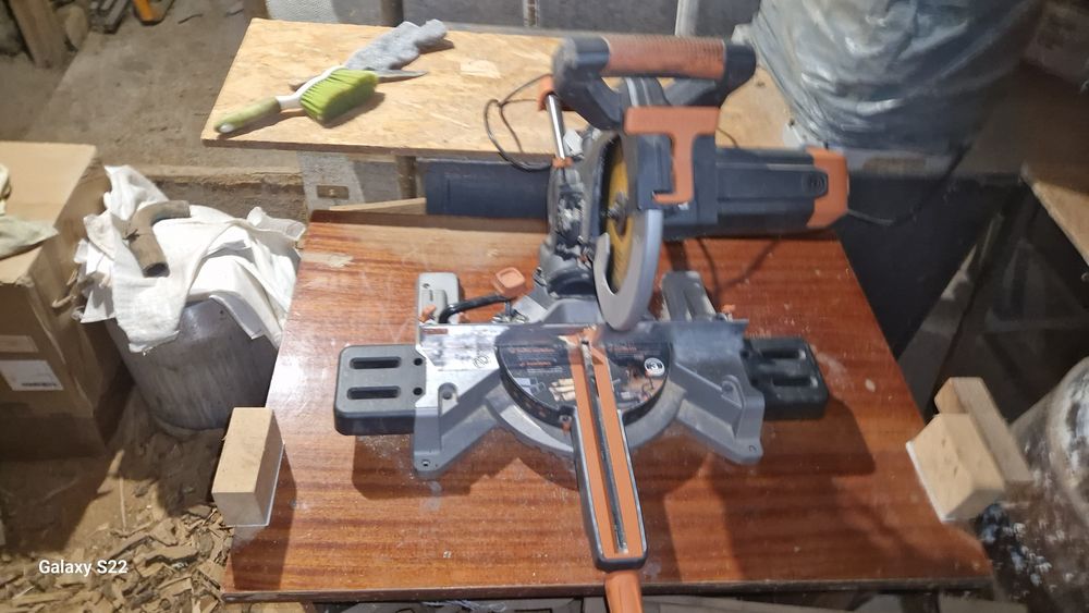 Торцювальна пила Evolution R255SMS 255 мм з протяжкою, 2000 Вт