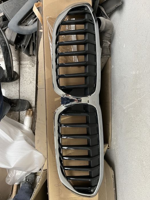 Grelha Frontal BMW 330e (G20/G21)