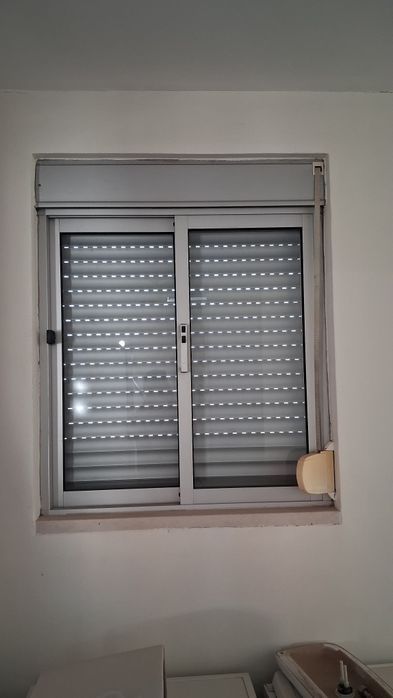Janelas e estores aluminio usados