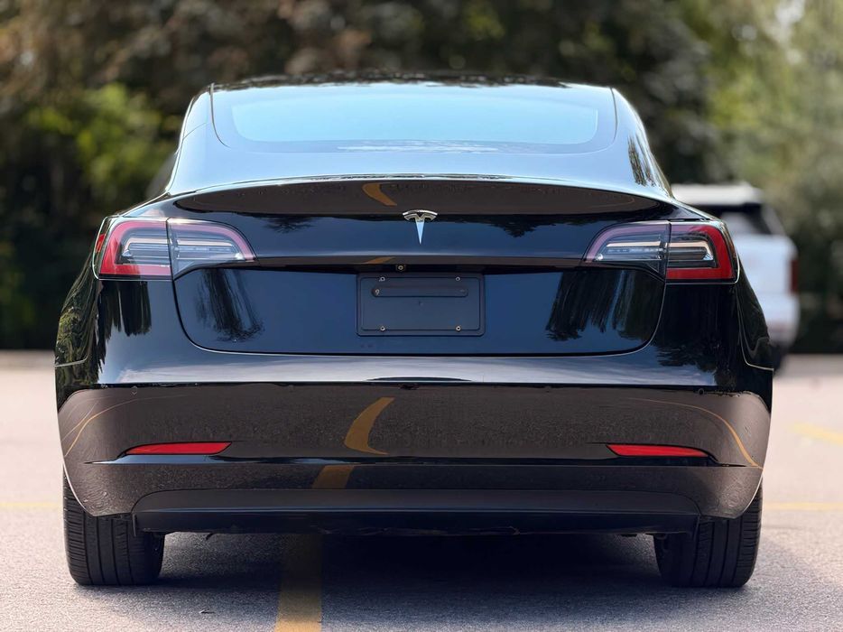 Tesla Model 3      2018