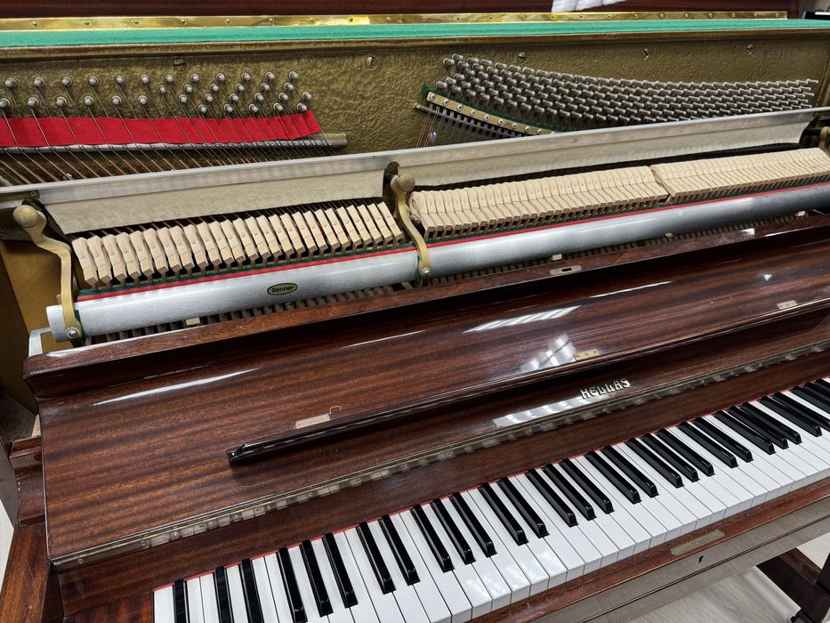 Pianino Hellas Model 130