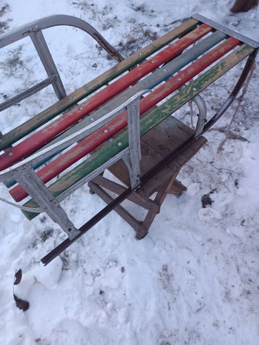 Продаю санки времени СССР б/у и детский набор одежды  новый