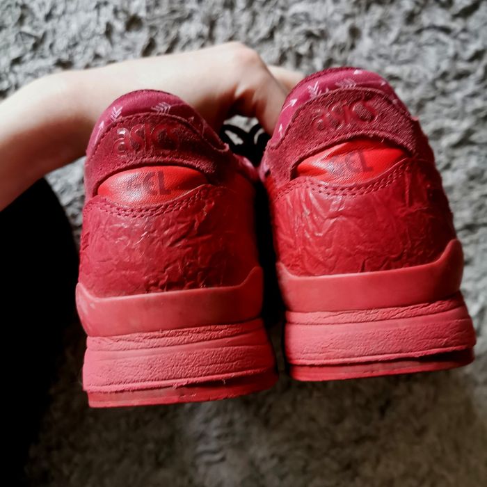 Czerwone buty asics gel lyte III