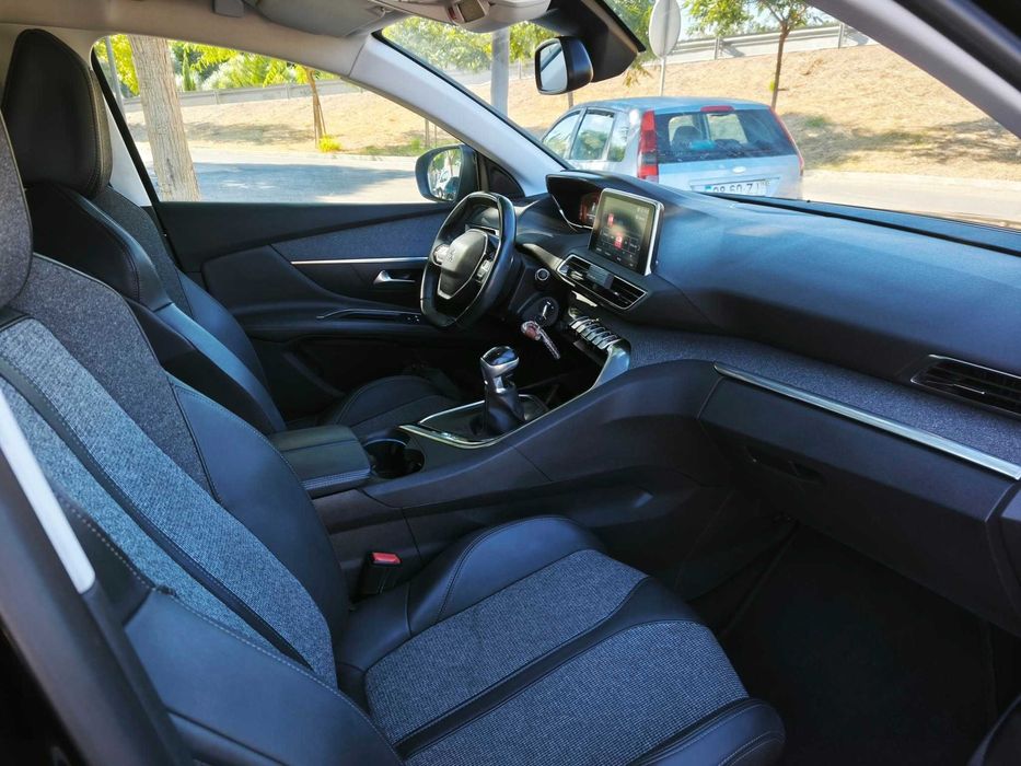 Peugeot  3008 1.5 BlueHDi Allure Pack