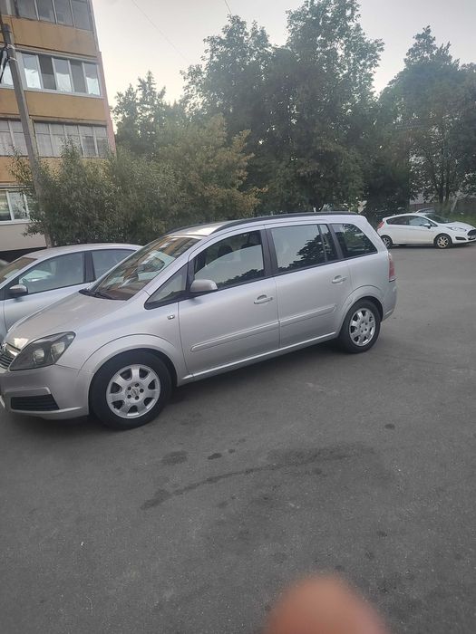 Продам авто в гарному стані .Опель зафіра б максі база