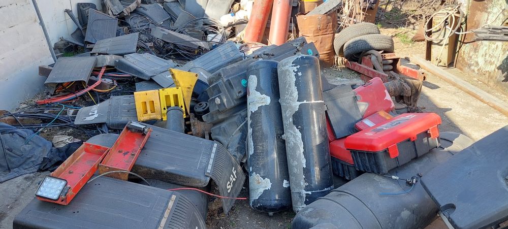 Топлевные пластиковые баки на прицепы