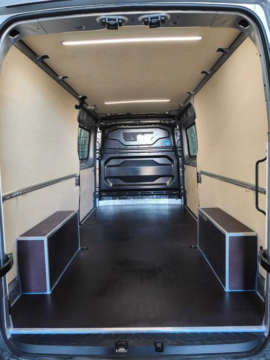 Zabezpieczenie zabudowa przestrzeni ładunkowej w Renault Master L3H2