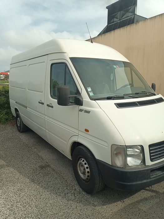Carrinha para venda VW lt35 de 2005 cilindrada  2500 TDI carrinha em bom estado sempre estimada