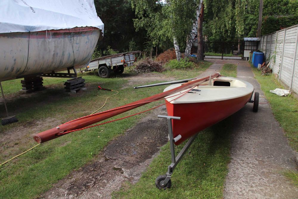 Żaglówka regatowa klasy FINN + gratis