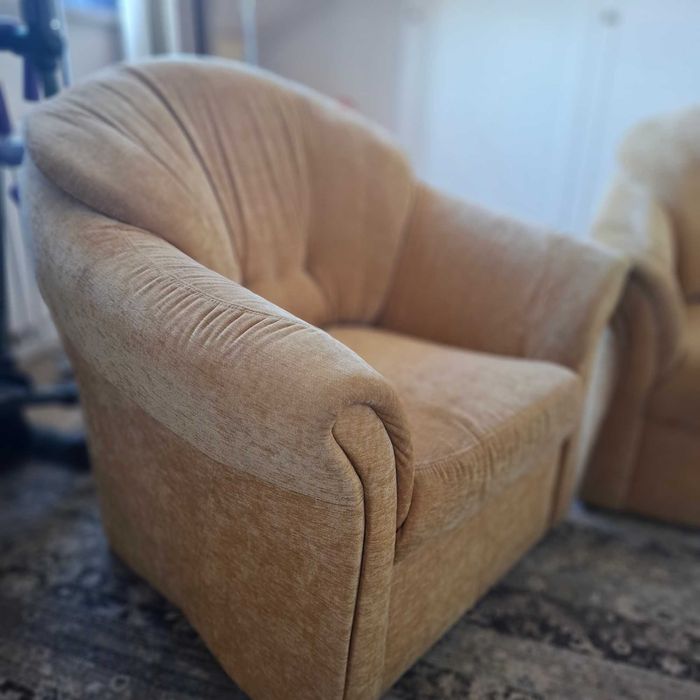 Wygodne fotele welurowe