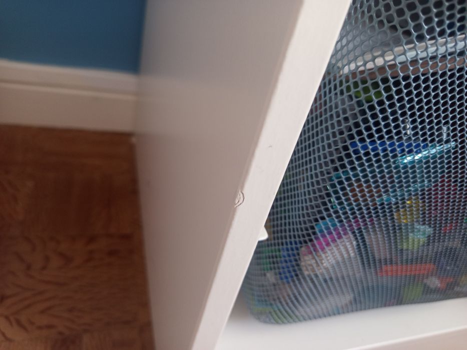 Móvel IKEA com cestos metálicos azuis TROFAST