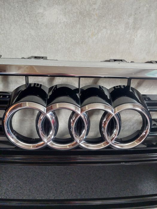 Решітка AUDI A6 ОРИГІНАЛ  4G0807087