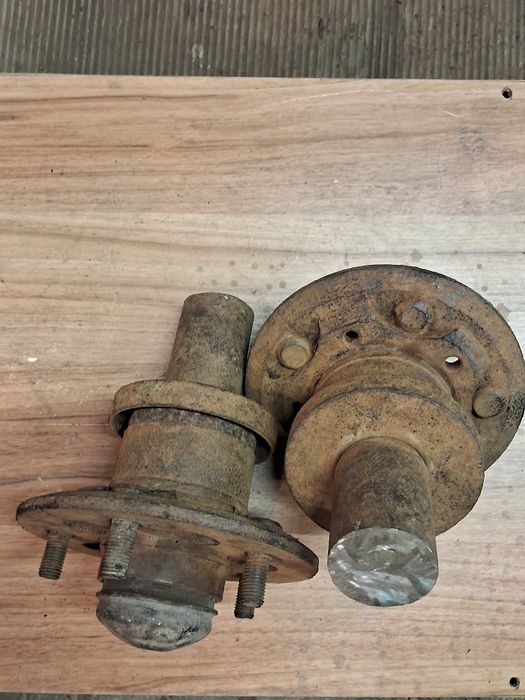 Ступицы москвич 412.б/у. Состояние рабочее. 1 шт-350грн.