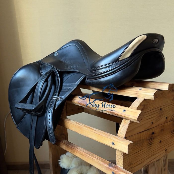 Конь кінь кобила сідло лошадь кобила