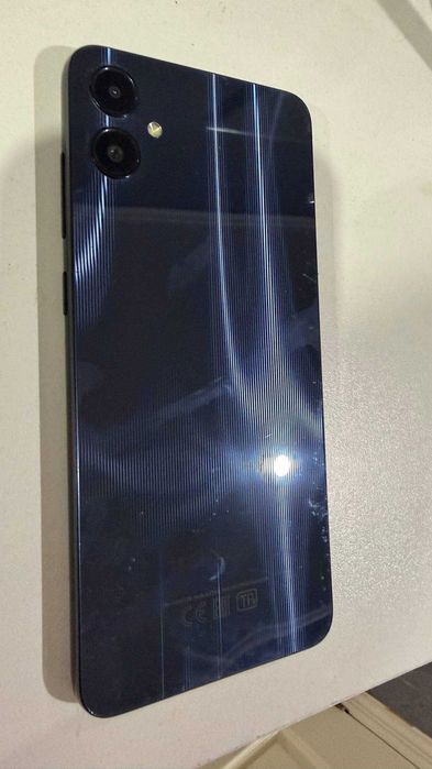 Продам смартфон Samsung A05