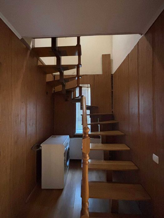 Продаж сучасного двоповерхового будинку