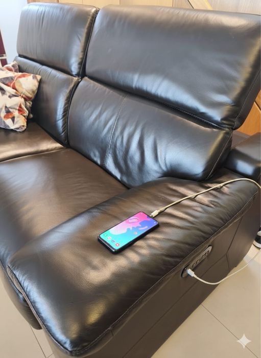 Sofá preto - Automatizado e opcionalmente modelar