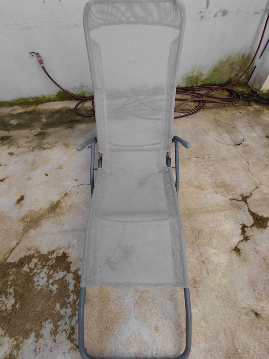 Espreguiçadeira e bancos exterior