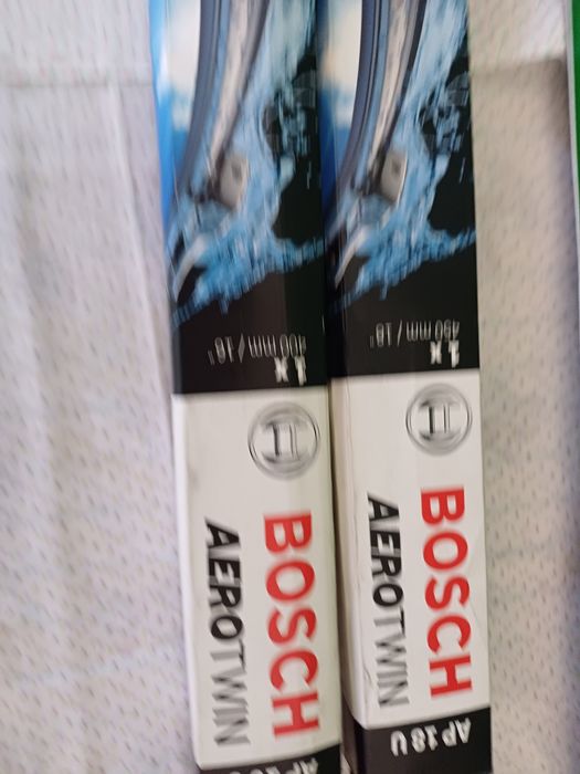 Escovas para automóveis novas.