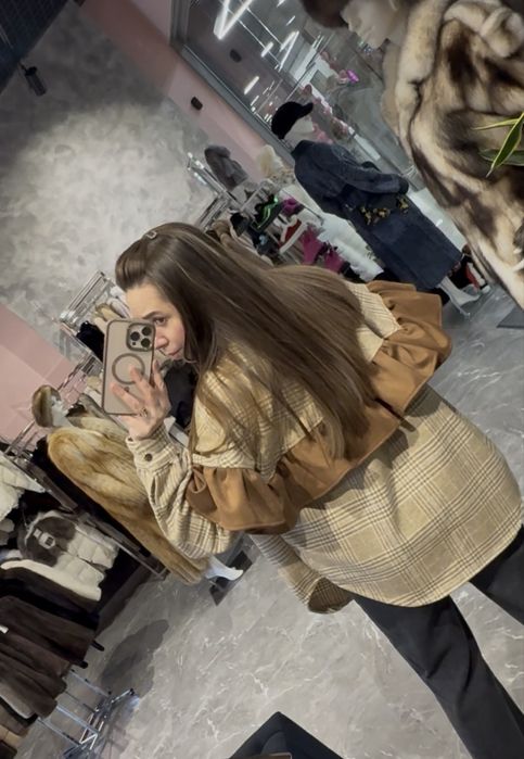 Неймовірна сорочка з рюшою, нова, 1599 грн