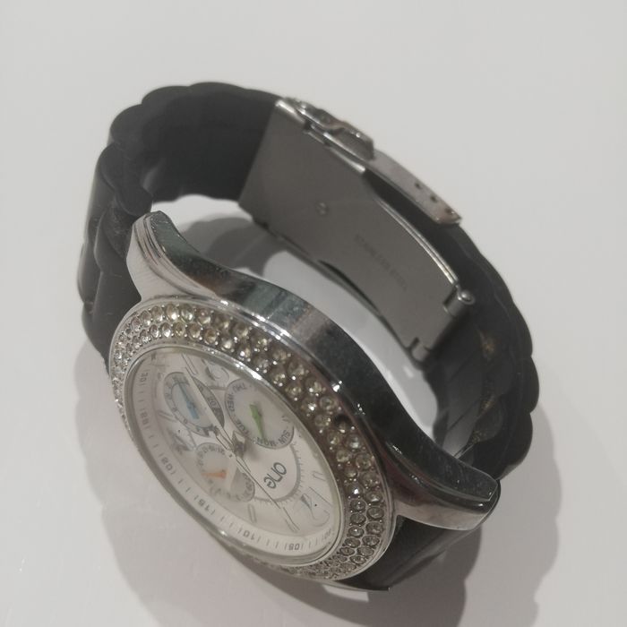 Relógio ONE falta 1 brilhante apenas