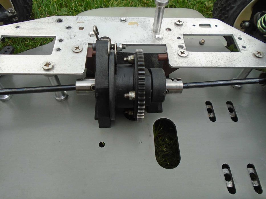 Podwozie Spalinowe Graupner NITRO 1:8 4WD Model RC