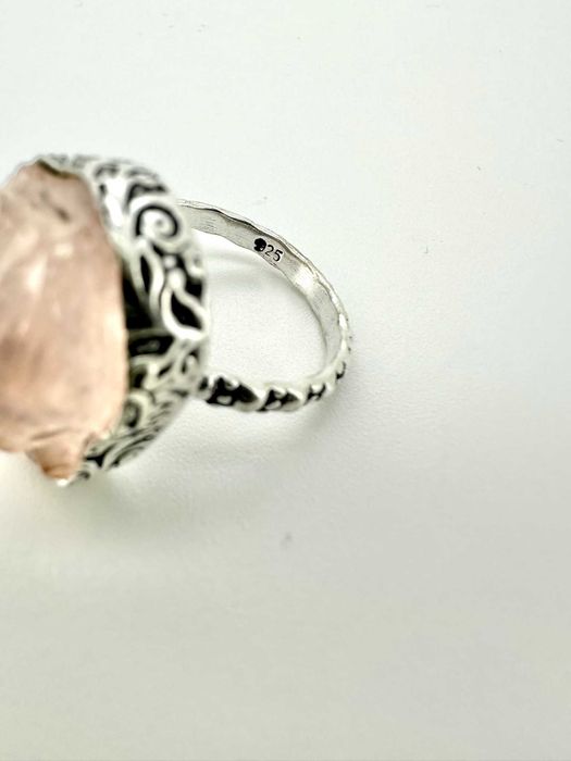 Pierścionek kamień naturalny
kwarc różowy surowa bryłka. Próba 925