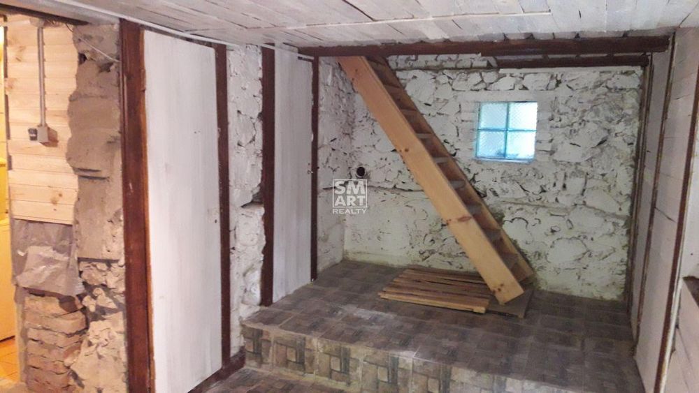 Продам будинок зі всіма комунікаціями, піччю і укриттям над Канівським