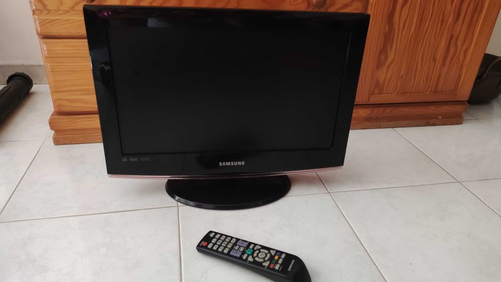 TV Samsung 40cm diâmetro