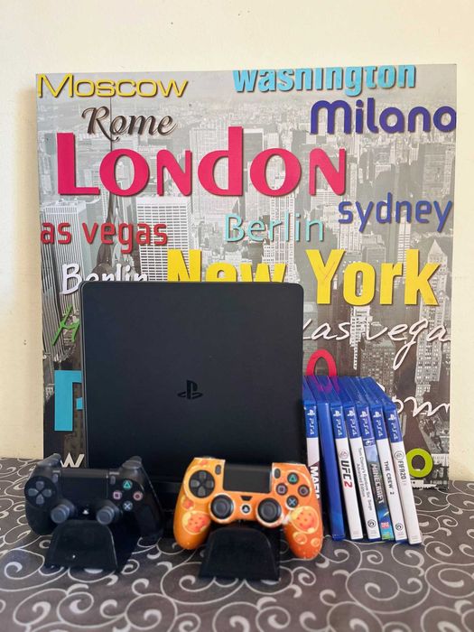 Ps4 pouco usada com dois comandos
