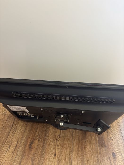 Telewizor Samsung 32”, full HD, HDMI + wieszak